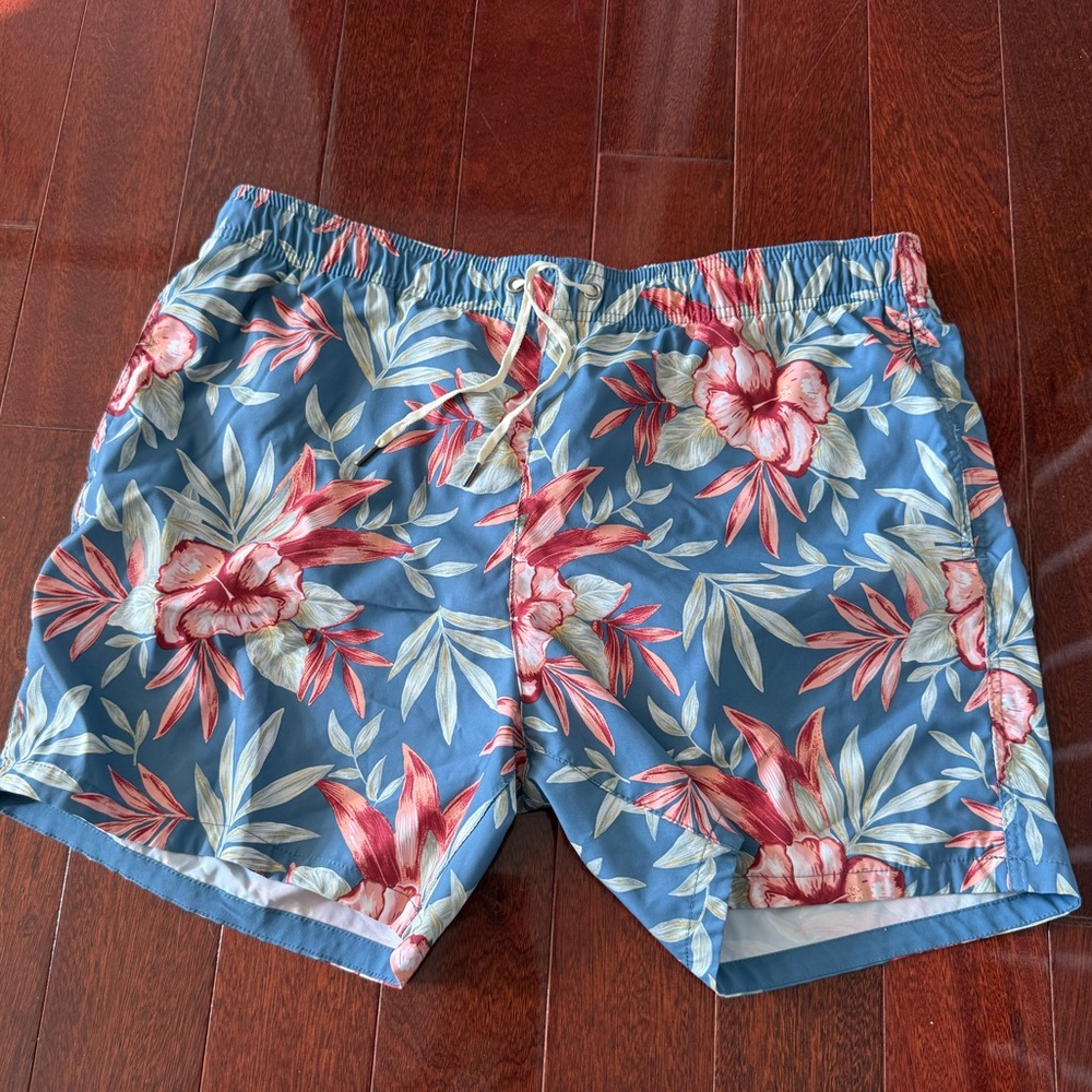 Abercrombie & Fitch men’s swim trunks